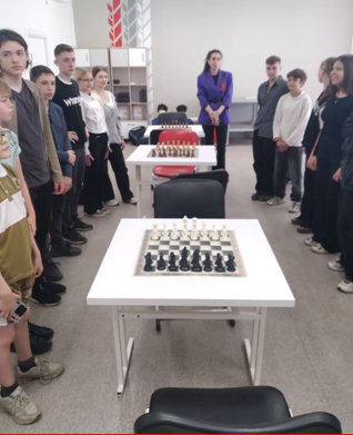 Товарищеская встреча команд- представительниц Центров образования цифрового и гуманитарного профилей «Точка роста» МБОУ Верхнеднепровская СОШ №3 и МБОУ Дорогобужская СОШ №2, посвящённая 80-летию Великой Победы над фашистами.